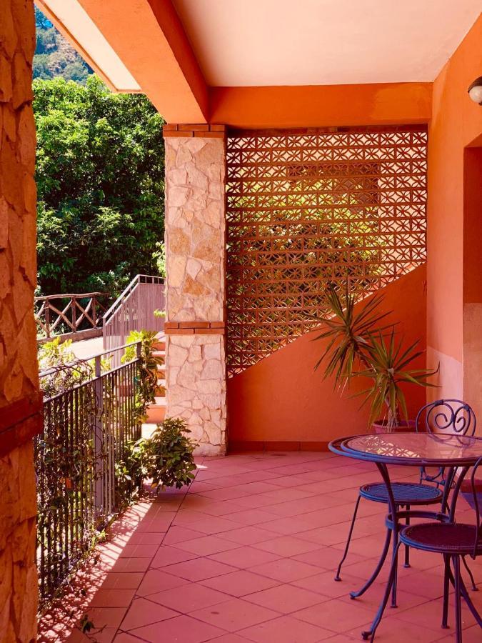 Il Giardino Delle Zagare Villa Calatabiano Luaran gambar