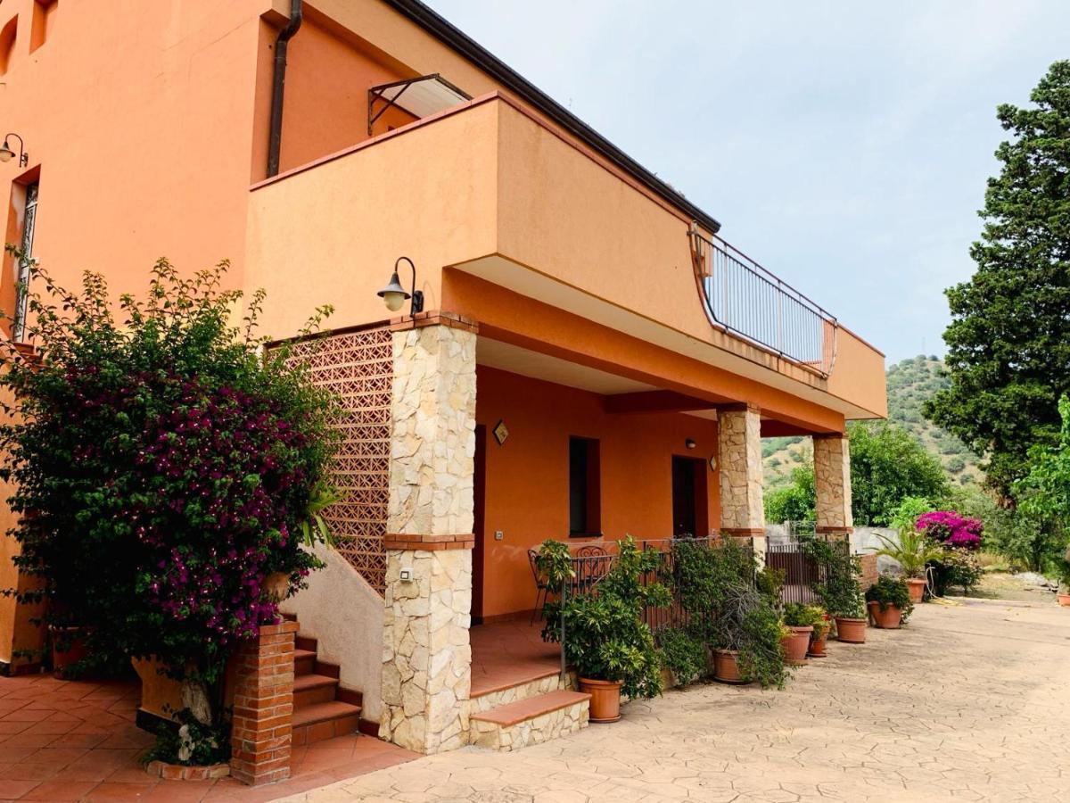 Il Giardino Delle Zagare Villa Calatabiano Luaran gambar