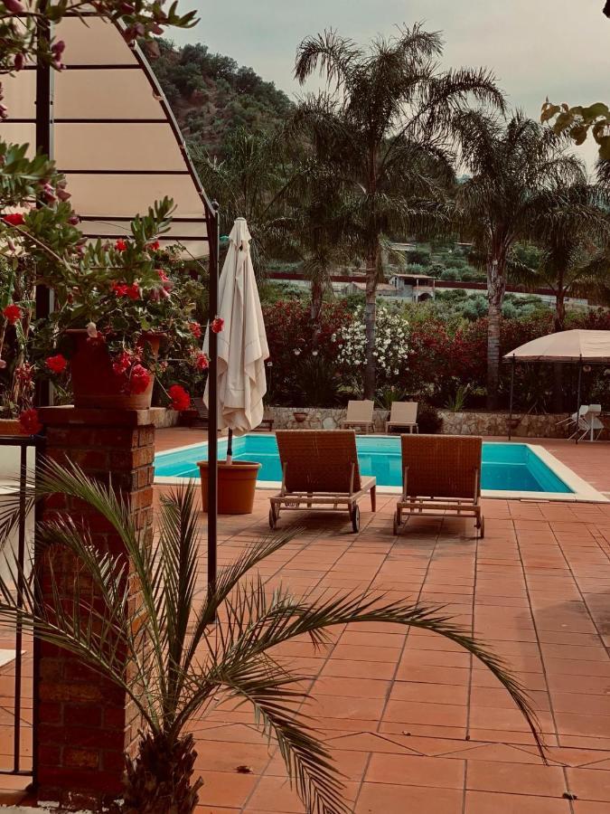 Il Giardino Delle Zagare Villa Calatabiano Luaran gambar