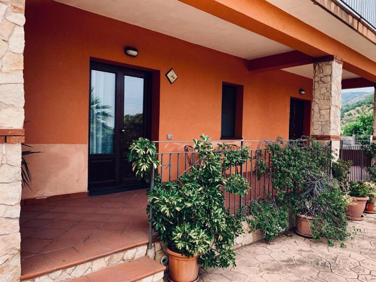 Il Giardino Delle Zagare Villa Calatabiano Luaran gambar